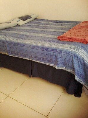 Deluxe Double Room | Iron/ironing board, bed sheets - JimmyLuh Guesthouse (Durban North)
