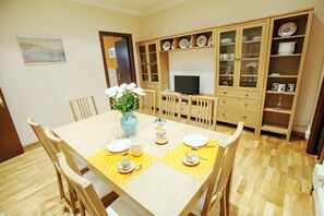 Apartment, 2 Bedrooms | In-room dining