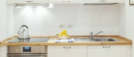 Apartment, 2 Schlafzimmer | Eigene Küche | Großer Kühlschrank, Mikrowelle, Ofen, Herdplatte