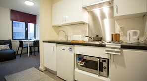 Studio, Ensuite | Private kitchenette