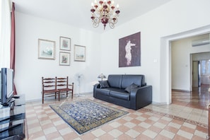 Apartment, 1 Bedroom | Living room