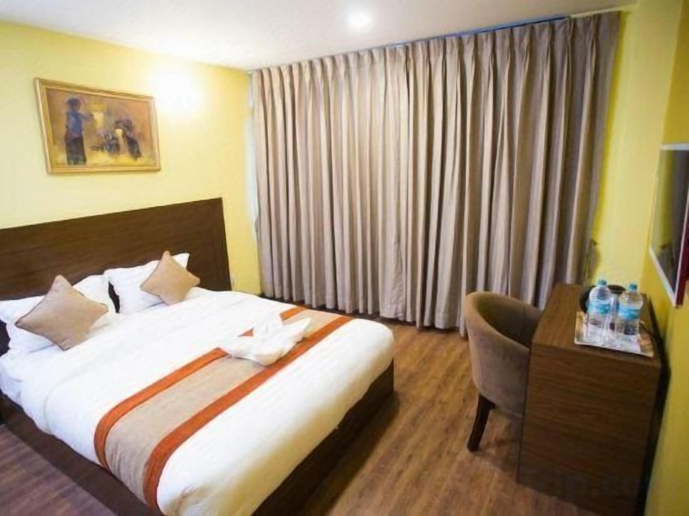 In-room safe, soundproofing, free WiFi, bed sheets
