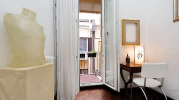 2 quartos, individualmente decorados, individualmente mobiliados