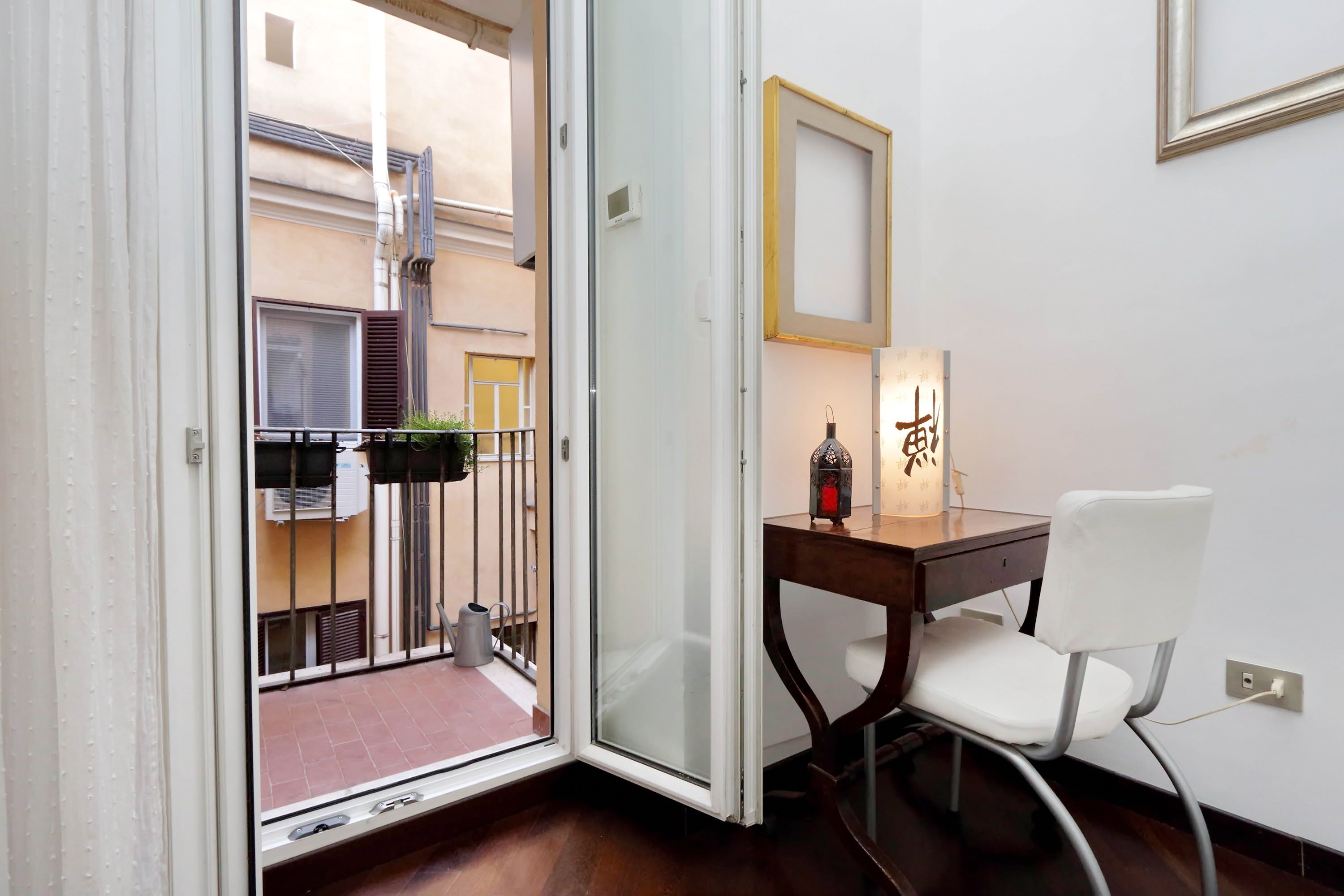2 bedrooms, individually decorated, individually furnished, desk