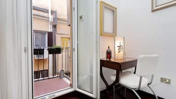2 bedrooms, individually decorated, individually furnished, desk