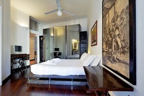 Apartment, 2 Bedrooms | 2 bedrooms, individually decorated, individually furnished, desk