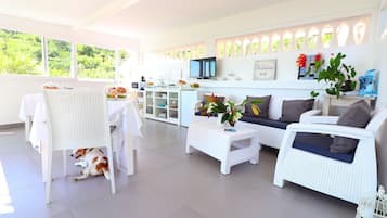 Petit déjeuner composé de spécialités régionales compris tous les jours