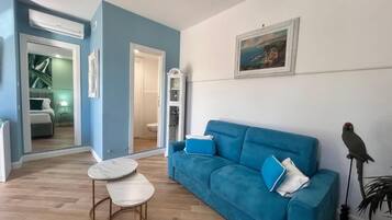 Suite Luxe, balcon, vue mer | Coin séjour