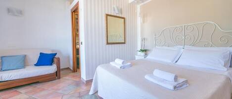 デラックス ダブルルーム オーシャンビュー | 可動式ベッド、WiFi (無料)、ベッドシーツ