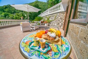 Deluxe Double Room, Ocean View | Outdoor dining - Villa Costanza Sorrento B&b (Sant'Agnello)