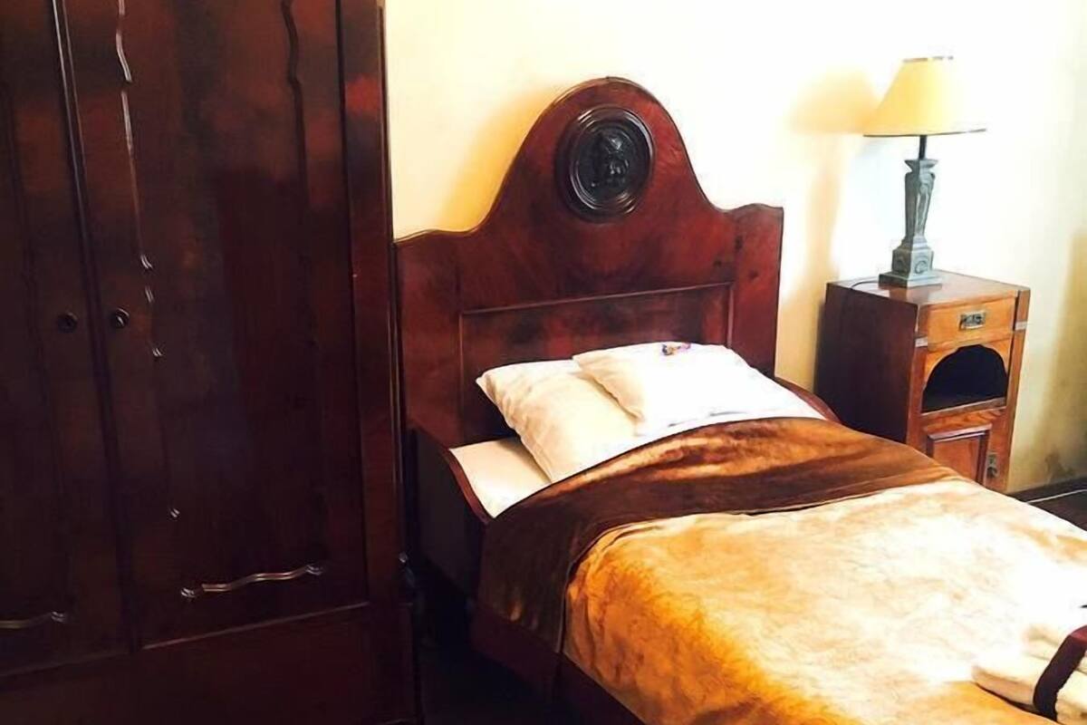 Single Room | Premium bedding, desk, laptop workspace, iron/ironing board (on request)