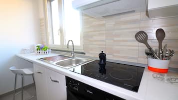 Appartamento City, 1 camera da letto | Cucina privata | Frigorifero con congelatore, piano cottura, pentole/stoviglie/utensili