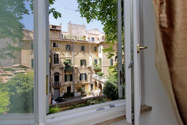 아파트, 침실 2개 | 거리 뷰