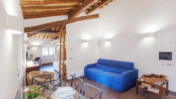 Appartement, 1 chambre | Coin séjour | Télévision à écran plat