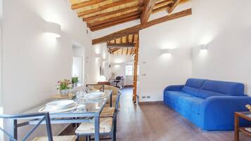 LĂ€genhet - 1 sovrum | Vardagsrum | Platt-tv