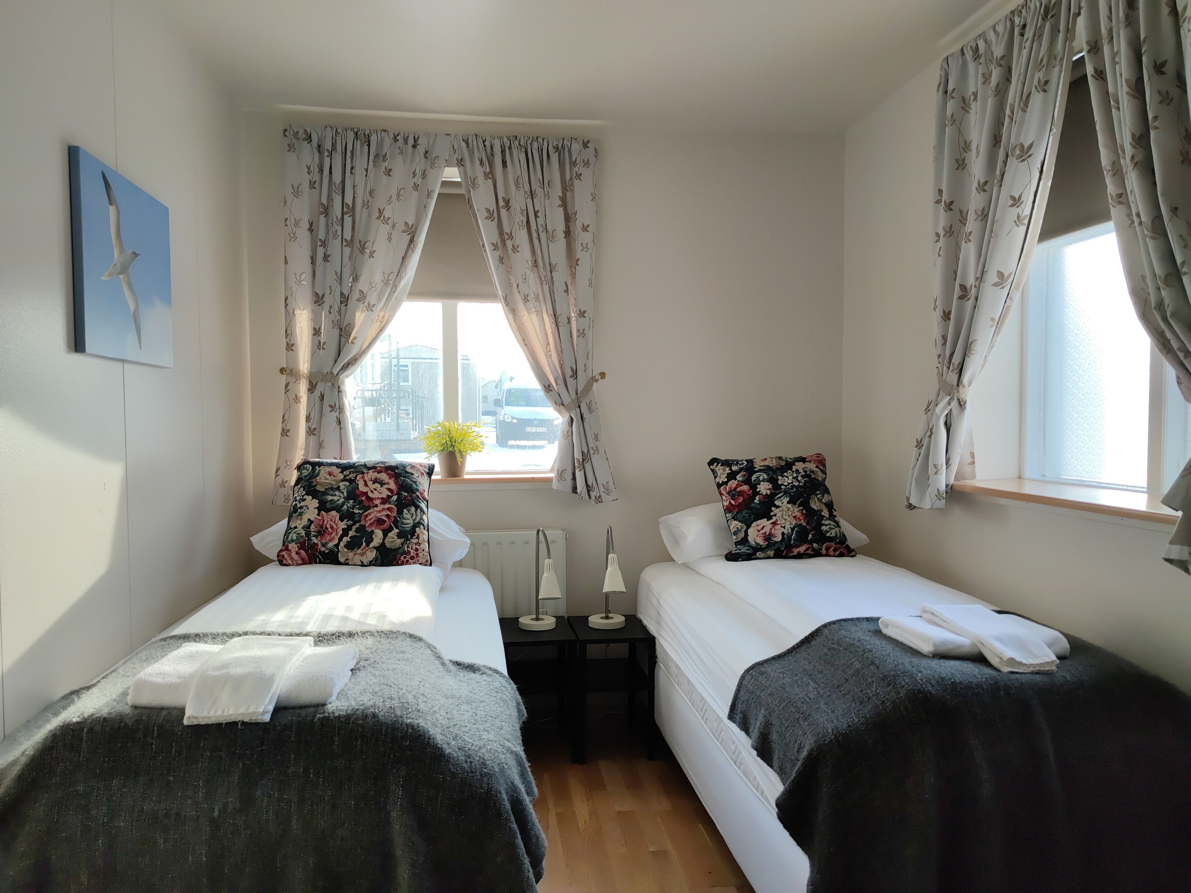 Rideaux occultants, lits bébé (gratuits), Wi-Fi gratuit, draps fournis