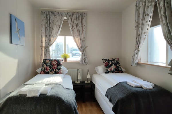 Twin Room, Private Bathroom | Blackout drapes, free WiFi, bed sheets