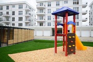 子供用の遊び場 - 屋外