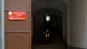 A staircase leading to a room with a sign indicating it is the "Il Ventre di Napoli" restaurant.