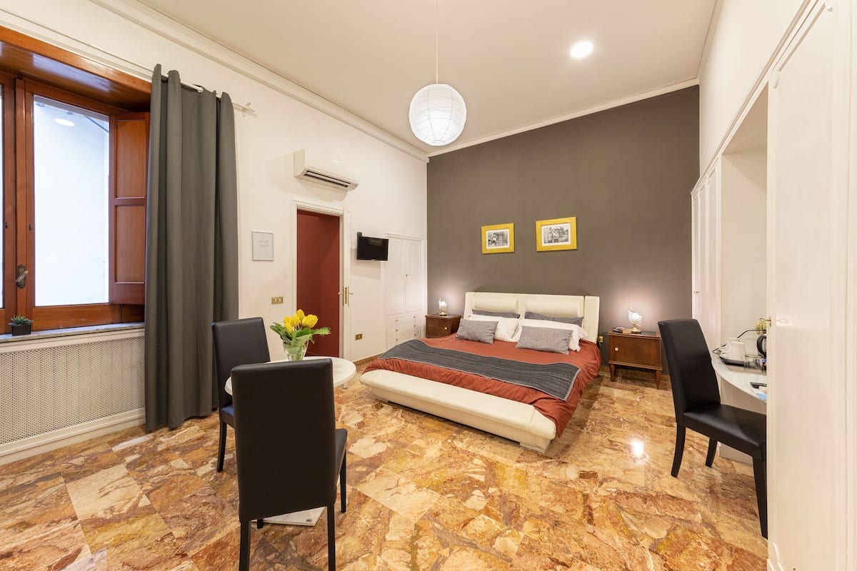 Quadrupla Deluxe | Una cassaforte in camera, una scrivania, Wi-Fi gratuito, lenzuola