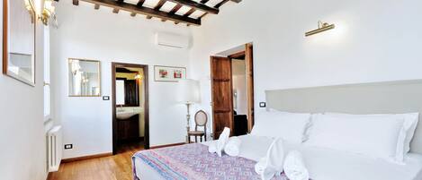 Apartment, 2 Schlafzimmer | 2 Schlafzimmer, Babybetten, kostenloses WLAN, Bettwäsche