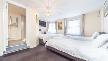 Quadruple Room | Premium bedding, iron/ironing board, free WiFi