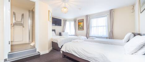 Quadruple Room | Premium bedding, iron/ironing board, free WiFi