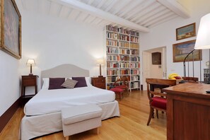 1 habitación, tabla de planchar con plancha, cunas y wifi gratis 