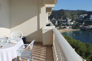 Outdoor dining - Agi Bella Panoramica Apartamento for rent in Roses Girona. (Rosas / Roses)