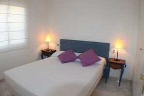 2 bedrooms, iron/ironing board, free WiFi, bed sheets - Agi Bella Panoramica Apartamento for rent in Roses Girona. (Rosas / Roses)