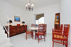 Apartment, 4 Schlafzimmer | Essbereich im Zimmer