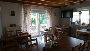 Free daily buffet breakfast - Gästehaus Brigitte Duri (Rust)