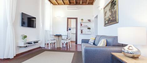 Appartamento, 1 camera da letto | Soggiorno | TV a schermo piatto