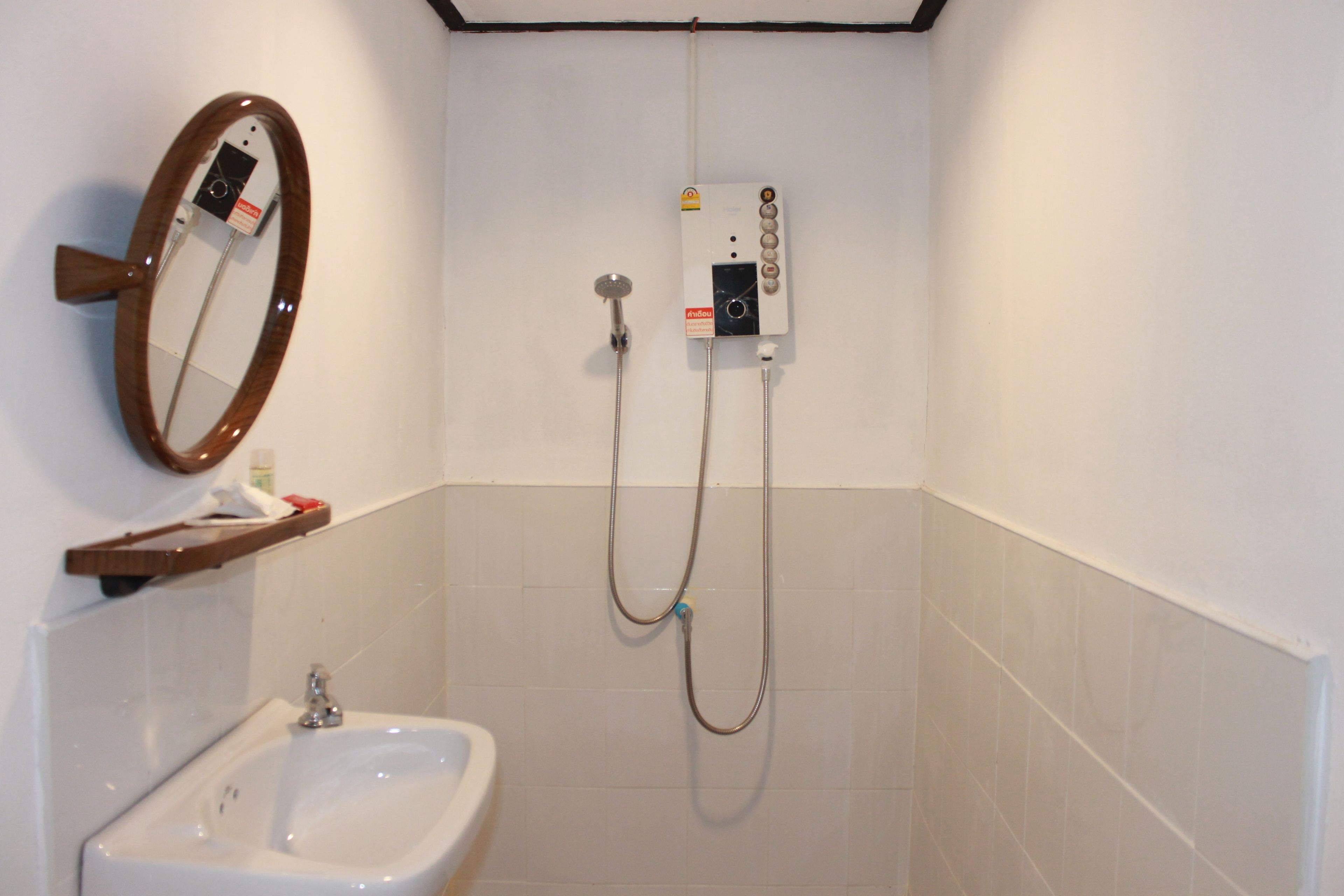 basic double room single use, 1 king bed, non smoking | bathroom | shower, free toiletries, towels