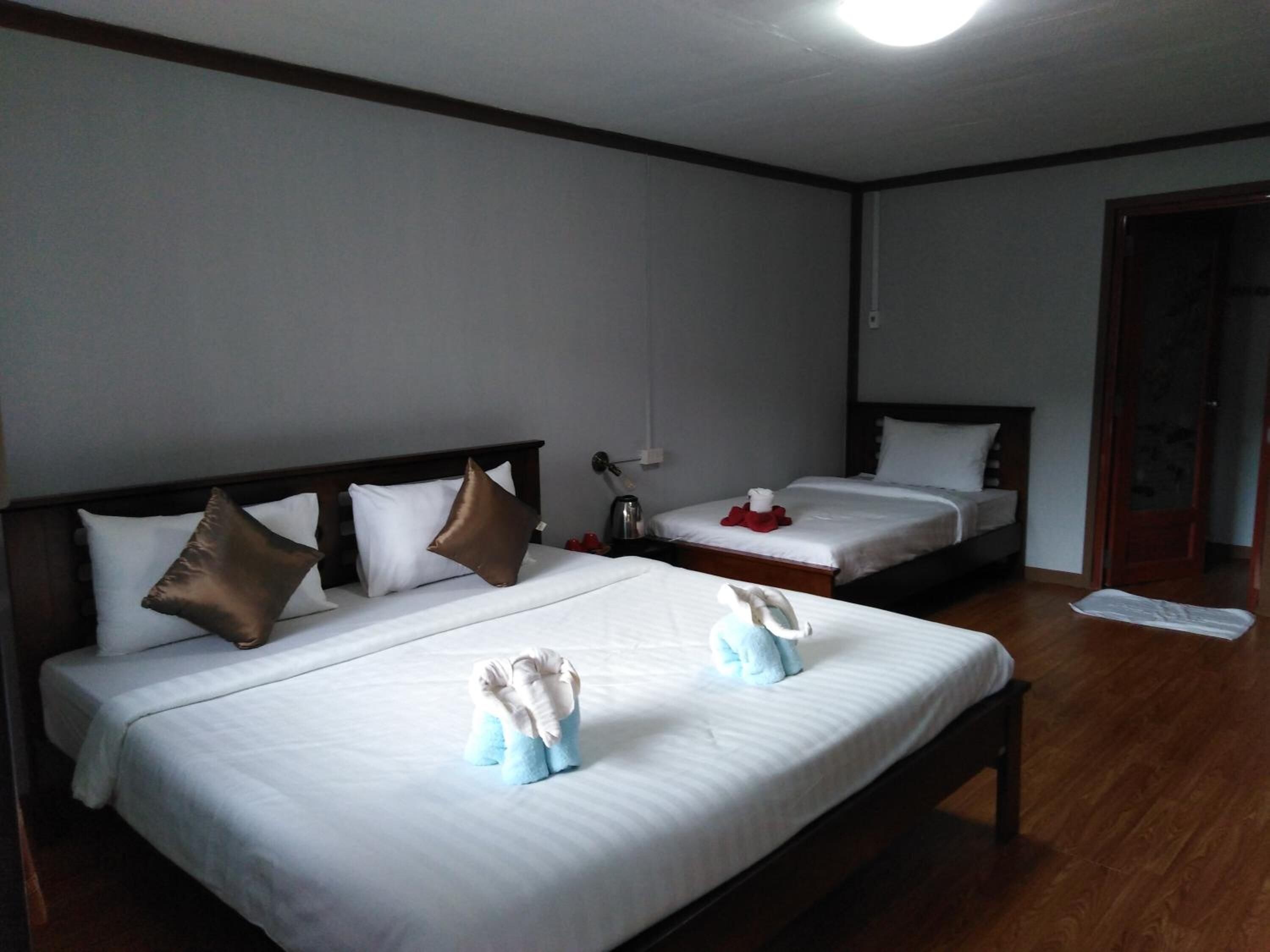 basic double room single use, 1 king bed, non smoking | 1 bedroom, free wifi