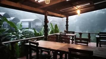 Breakfast, lunch, dinner served; local and international cuisine