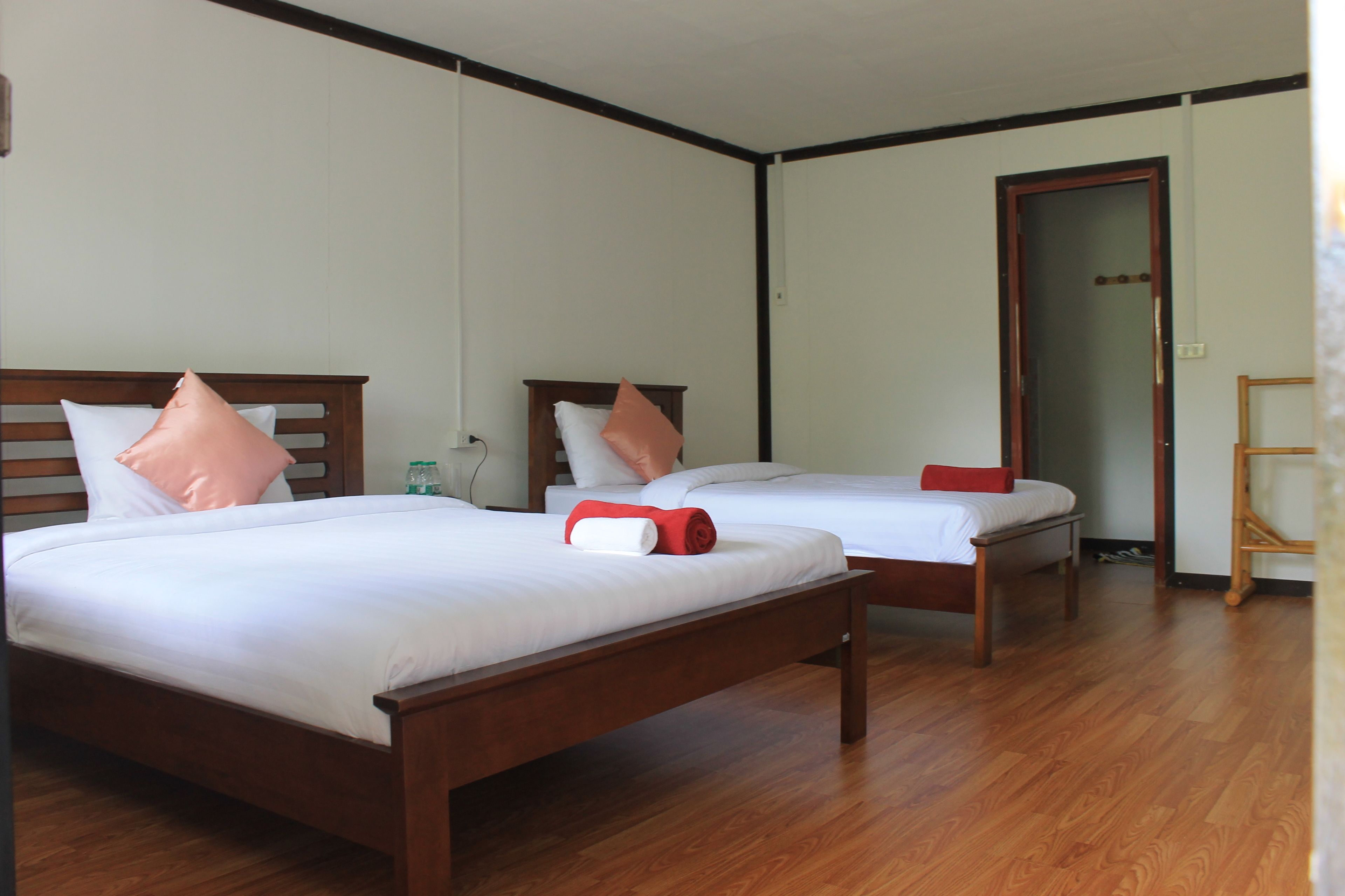 basic double room single use, 1 king bed, non smoking | 1 bedroom, free wifi