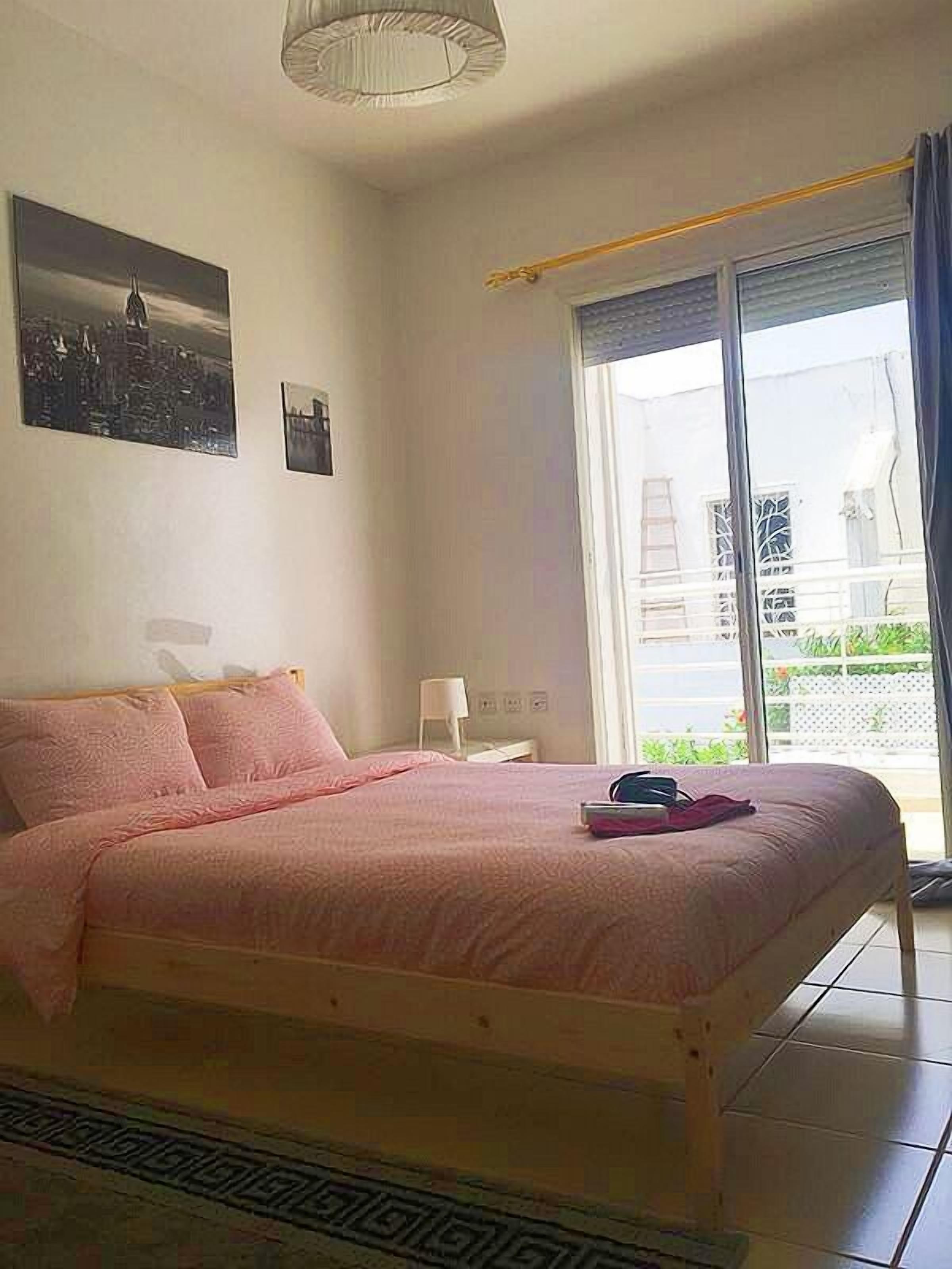 ダブルルーム バルコニー | 客室ごとに異なるインテリア、遮光カーテン、WiFi (無料)、ベッドシーツ