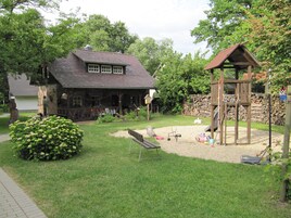 Zona de juegos infantil al aire libre