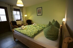 Habitació doble bàsica, accessible (Zimmer Nr.6) | Cortines opaques i habitacions insonoritzades 