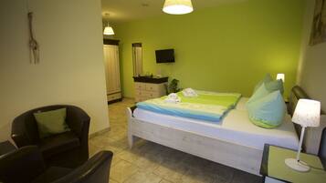 Basic dubbelrum (Zimmer Nr.9) | Mörkläggningsgardiner, ljudisolering och strykjärn/strykbräda