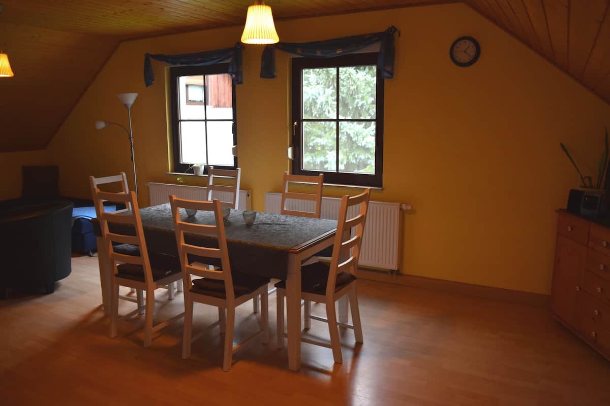 Eenvoudig appartement (Apartment Nr.5) | 1 slaapkamer, verduisterende gordijnen, geluiddichte muren