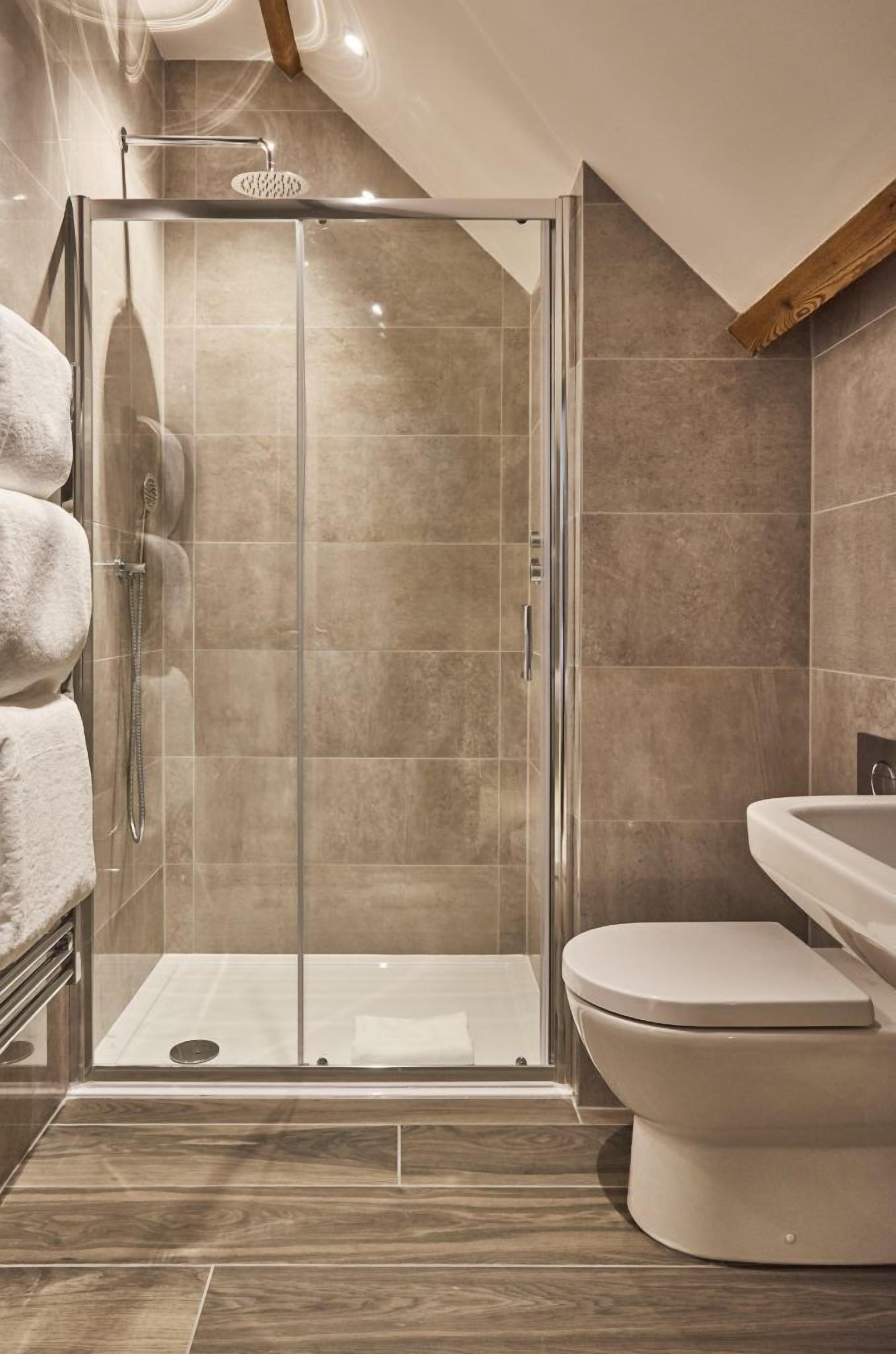 Luxury House, 3 Bedrooms (The Smithy) | Bathroom | Separate bathtub and shower, free toiletries, hair dryer, heated floors