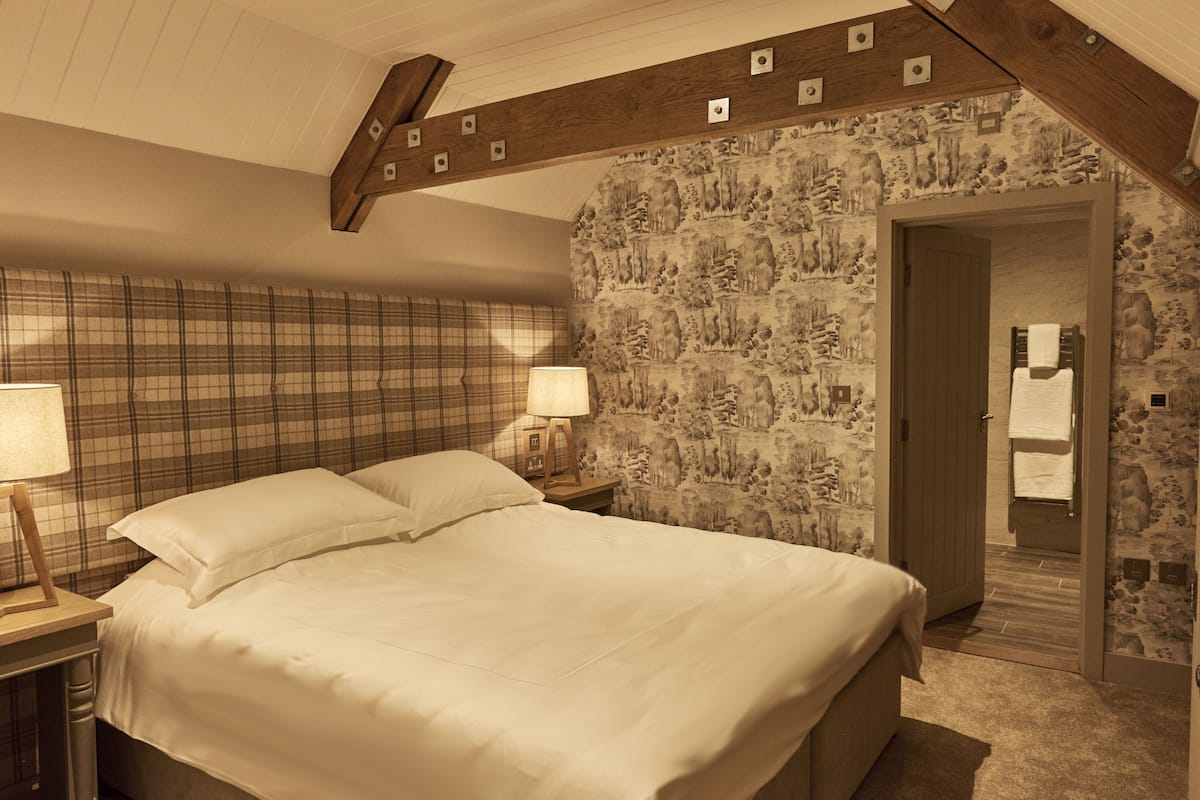 Luxury House, 2 Bedrooms (The Stalls) | In-room safe, iron/ironing board, free WiFi, bed sheets