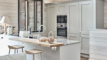 Luxury House, 2 Bedrooms (The Hayloft) | Private kitchen | Fridge, microwave, oven, stovetop