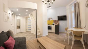 Suíte estúdio, sacada (14) | Ferros/tábuas de passar roupa, Wi-Fi de cortesia, roupa de cama