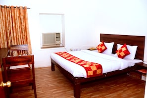 Deluxe Room With Air Condtioner | Individually decorated, individually furnished, soundproofing, free WiFi