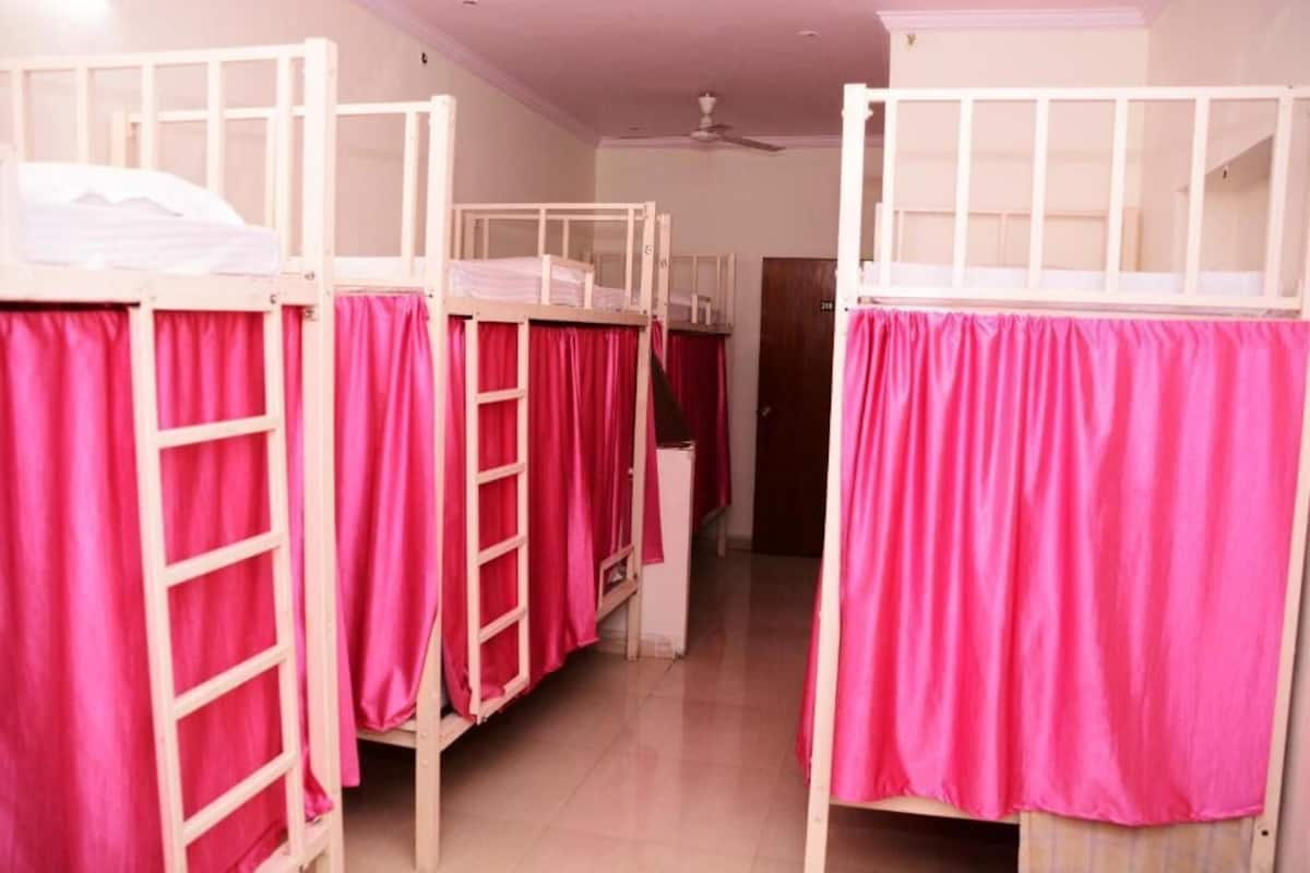 Bed in 8-Bed Mixed Dormitory Room | Individually decorated, individually furnished, soundproofing, free WiFi