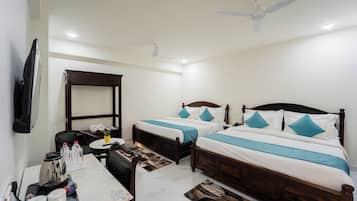 Family Room | Peti besi dalam bilik, dihias secara berasingan