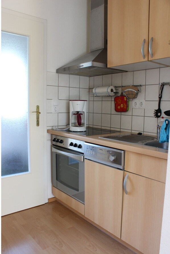 Kühlschrank, Mikrowelle, Ofen, Geschirrspüler